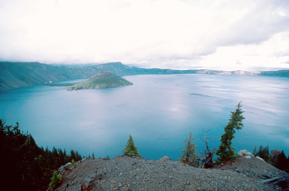 File:Crater Lake from rim-USGS.jpg