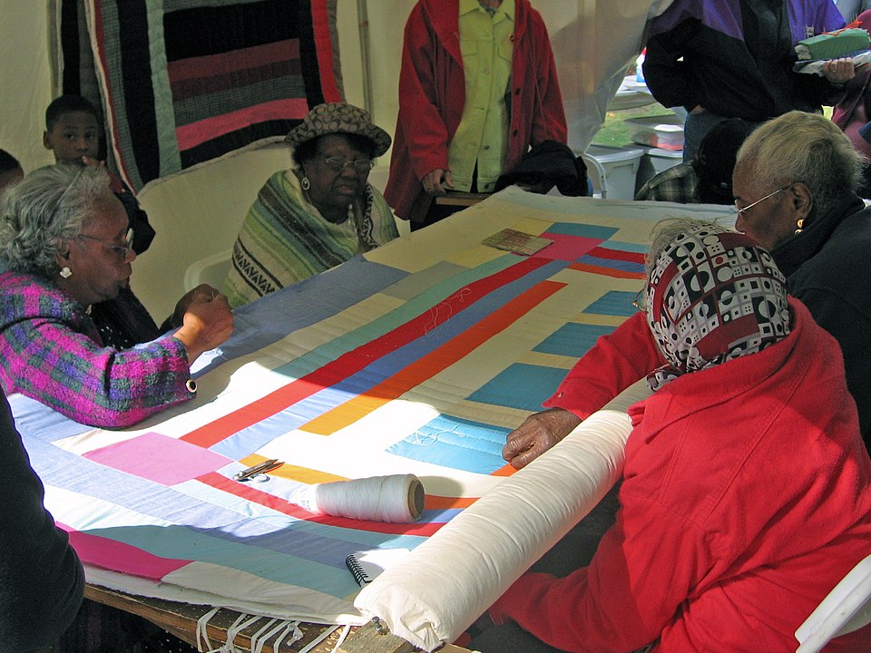 File:Gee's Bend quilting bee.jpg