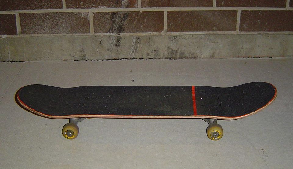 File:Horizontal Skateboard.jpg